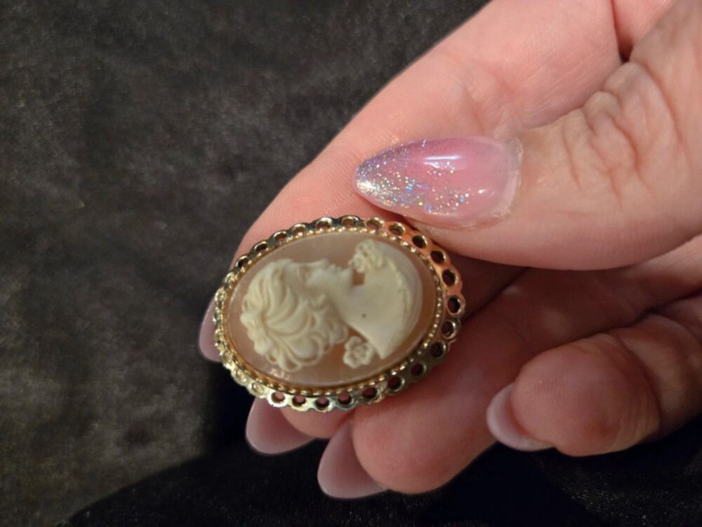 1930s vintage Cameo brooch